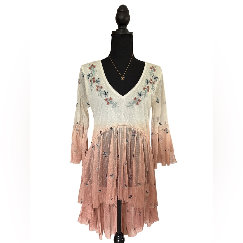 gimmicks by BKE Cream to Blush Pink Ombre Floral Embroidered V-Neck Tunic